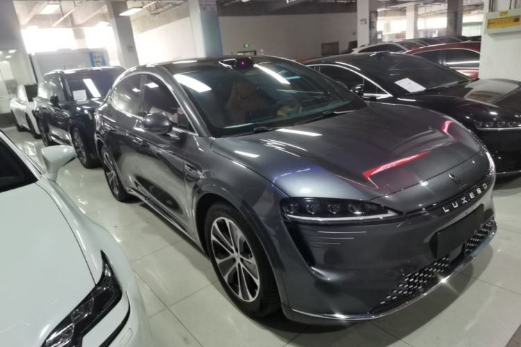 Used Hima Luxeed R7 2024 All-Electric 802 km Max Front Right 45 Deg