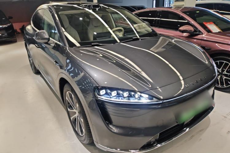 Used Hima Luxeed R7 2024 All-Electric 802 km Max Front Right 45 Deg