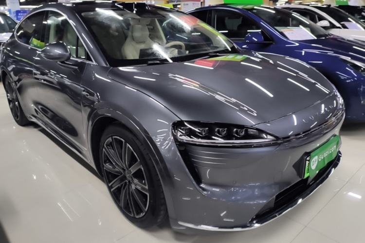 Used Hima Luxeed R7 2024 All-Electric 802 km Max Front Right 45 Deg