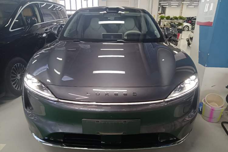 Used Hima Luxeed R7 2024 All-Electric 802 km Max Front