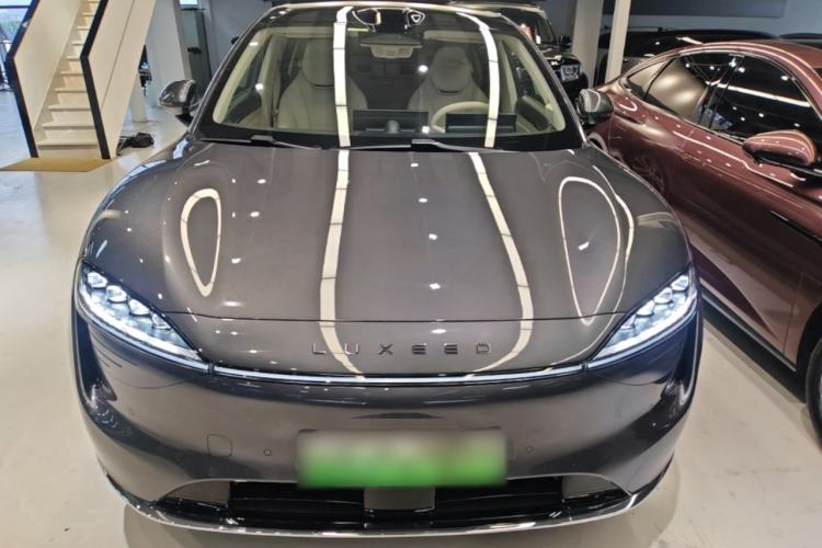 Used Hima Luxeed R7 2024 All-Electric 802 km Max Front
