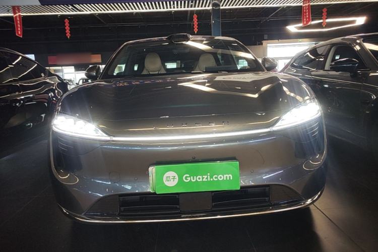 Used Hima Luxeed R7 2024 All-Electric 802 km Max Front