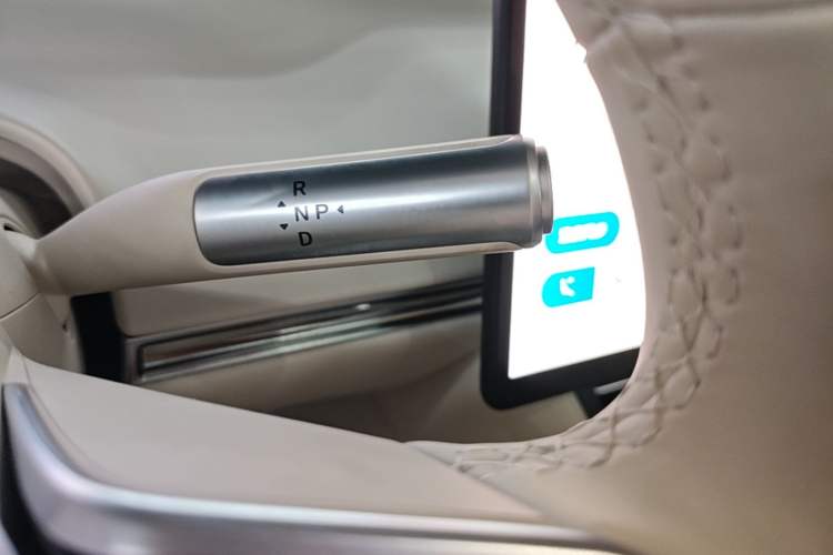 Used Hima Luxeed R7 2024 All-Electric 667 km Max Gear Lever