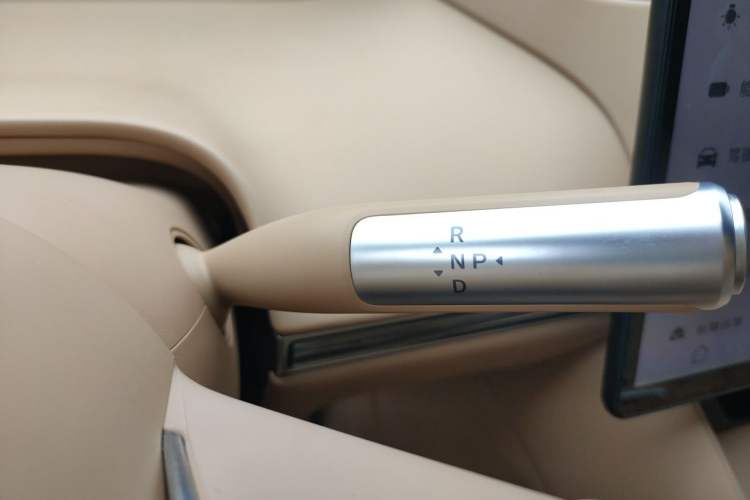 Used Hima Luxeed R7 2024 All-Electric 802 km Max Gear Lever