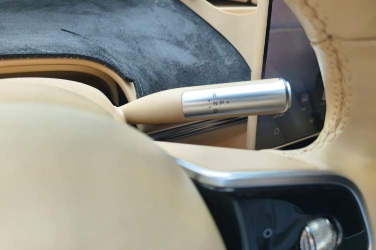 Used Hima Luxeed R7 2024 All-Electric 802 km Max Gear Lever