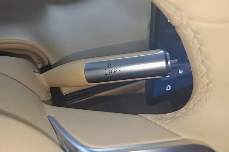 Used Hima Luxeed R7 2024 All-Electric 802 km Max Gear Lever