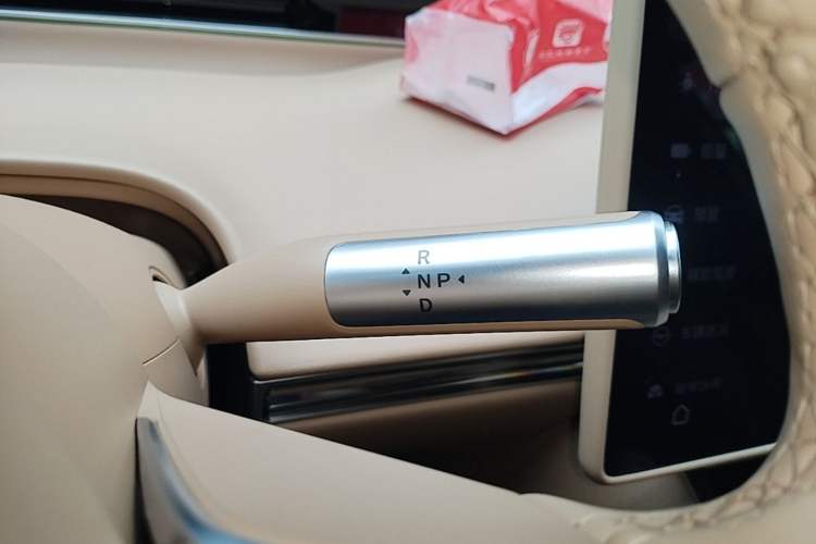 Used Hima Luxeed R7 2024 All-Electric 802 km Max Gear Lever