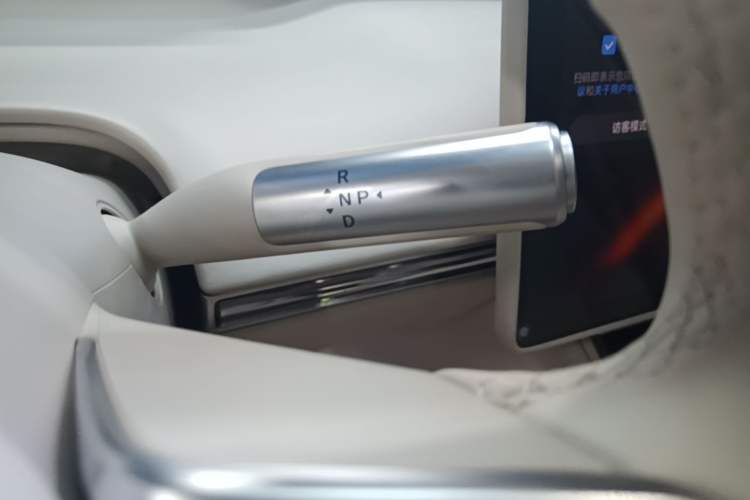 Used Hima Luxeed R7 2024 All-Electric 802 km Max Gear Lever