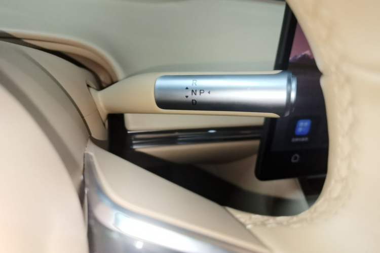 Used Hima Luxeed R7 2024 All-Electric 802 km Max Gear Lever