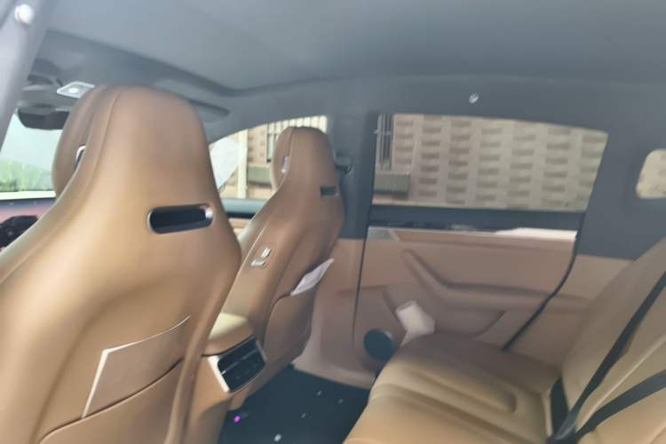 Used Hima Luxeed R7 2024 All-Electric 802 km Max Headliner