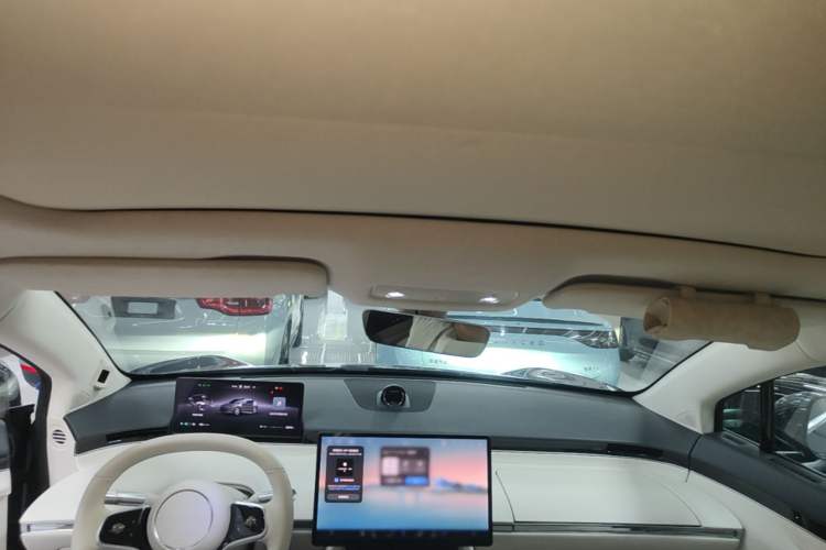 Used Hima Luxeed R7 2024 All-Electric 802 km Max Headliner