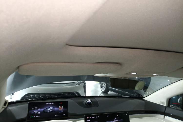 Used Hima Luxeed R7 2024 All-Electric 802 km Max Headliner