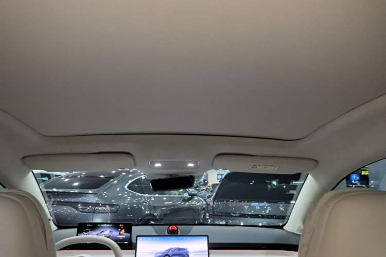 Used Hima Luxeed R7 2024 All-Electric 802 km Max Headliner