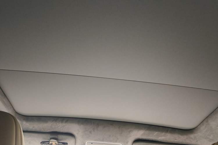 Used Hima Luxeed R7 2024 All-Electric 802 km Max Headliner