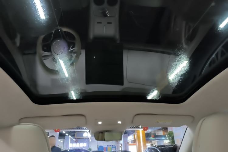 Used Hima Luxeed R7 2024 All-Electric 802 km Max Headliner