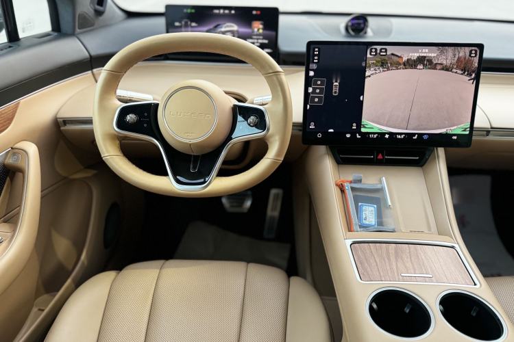 Used Hima Luxeed R7 2024 All-Electric 736 km Ultra Interior 1