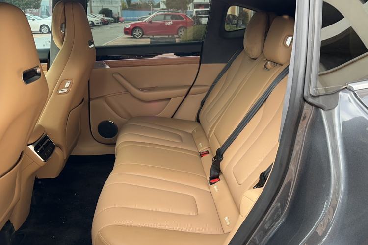 Used Hima Luxeed R7 2024 All-Electric 802 km Max Interior 1
