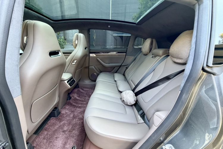 Used Hima Luxeed R7 2024 All-Electric 802 km Max Interior 2