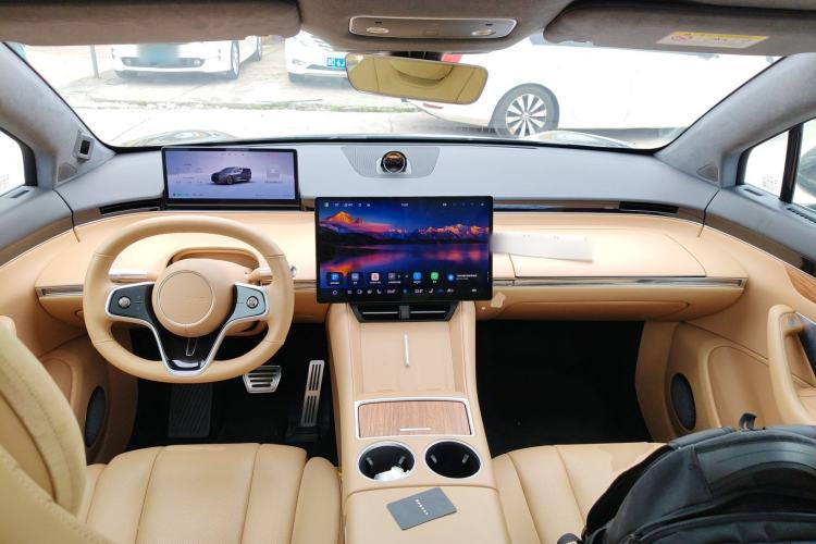 Used Hima Luxeed R7 2024 All-Electric 667 km Max Interior 2