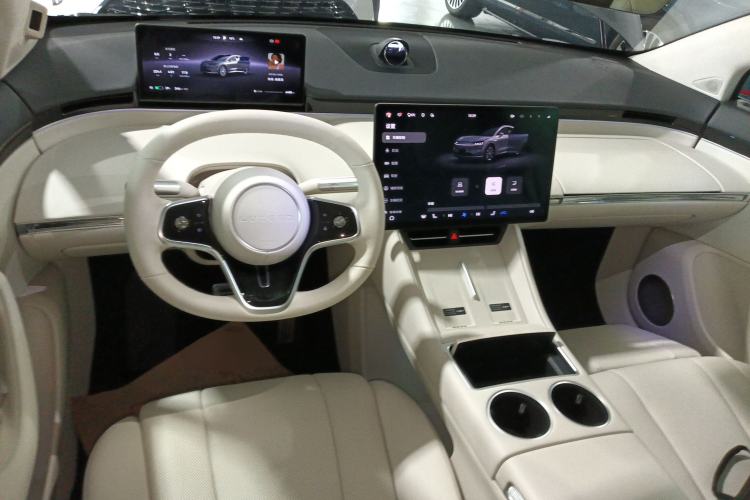 Used Hima Luxeed R7 2024 All-Electric 802 km Max Interior 2