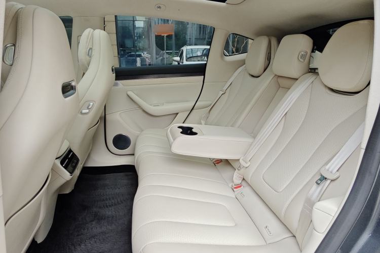 Used Hima Luxeed R7 2024 All-Electric 802 km Max Interior 2