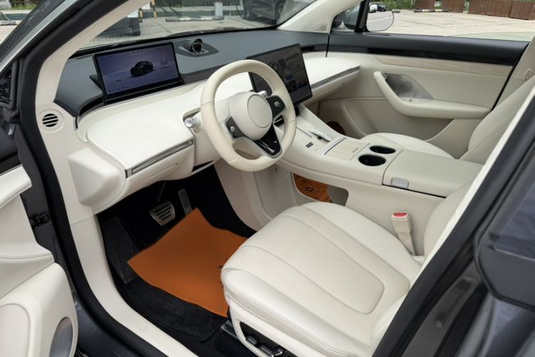 Used Hima Luxeed R7 2024 All-Electric 802 km Max Interior 2