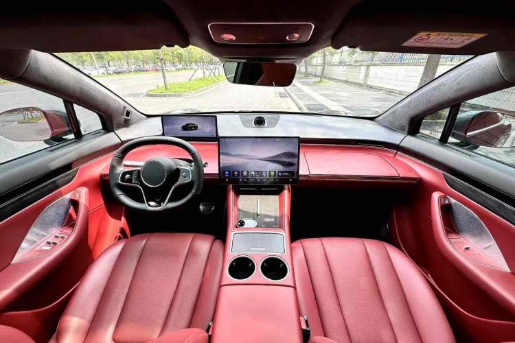 Used Hima Luxeed R7 2024 All-Electric 802 km Max Interior 2