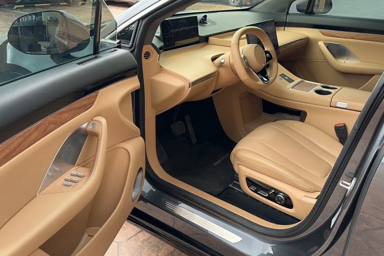 Used Hima Luxeed R7 2024 All-Electric 802 km Max Interior 2