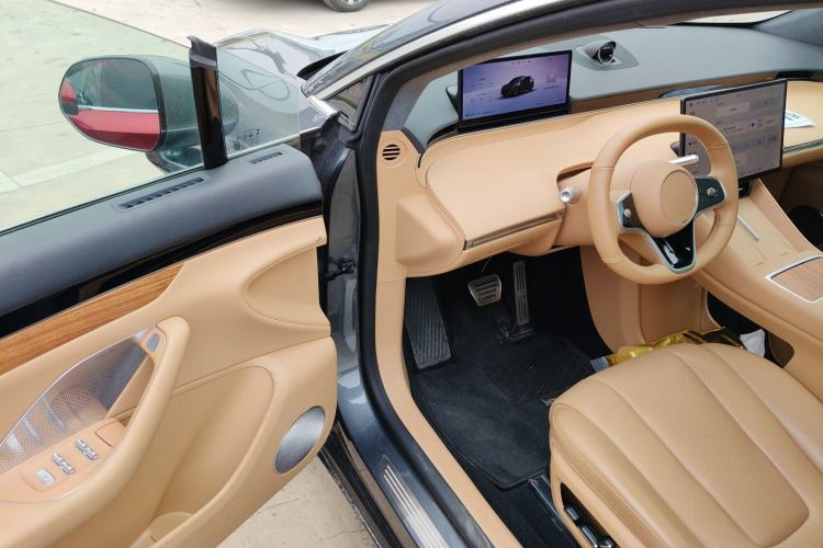 Used Hima Luxeed R7 2024 All-Electric 667 km Max Interior 3