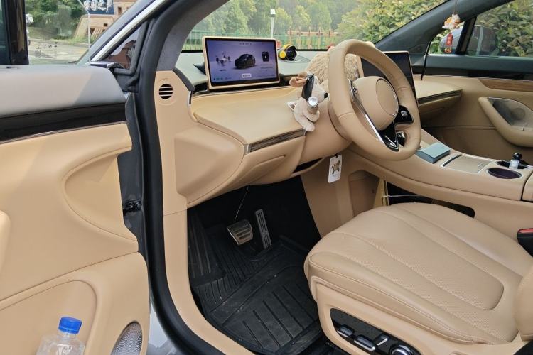Used Hima Luxeed R7 2024 All-Electric 802 km Max Interior 3