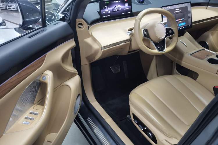 Used Hima Luxeed R7 2024 All-Electric 736 km Ultra Interior 3