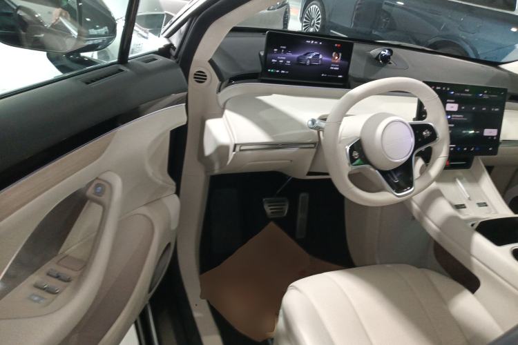 Used Hima Luxeed R7 2024 All-Electric 802 km Max Interior 3