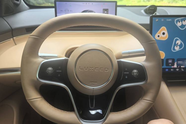 Used Hima Luxeed R7 2024 All-Electric 736 km Ultra Interior 3