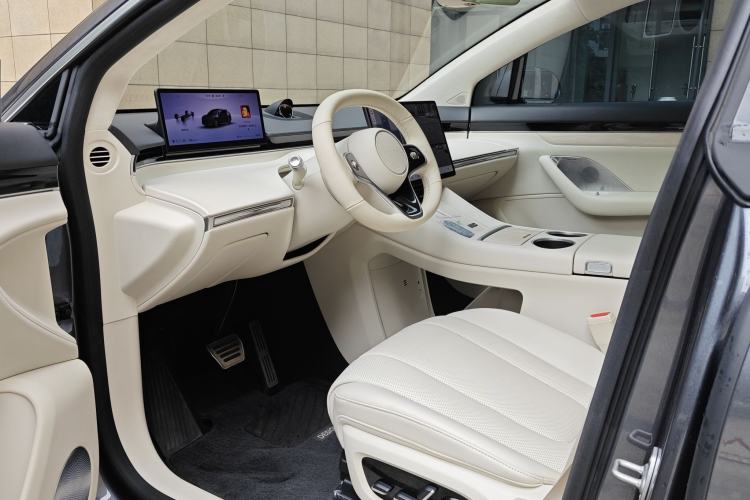 Used Hima Luxeed R7 2024 All-Electric 802 km Max Interior 3