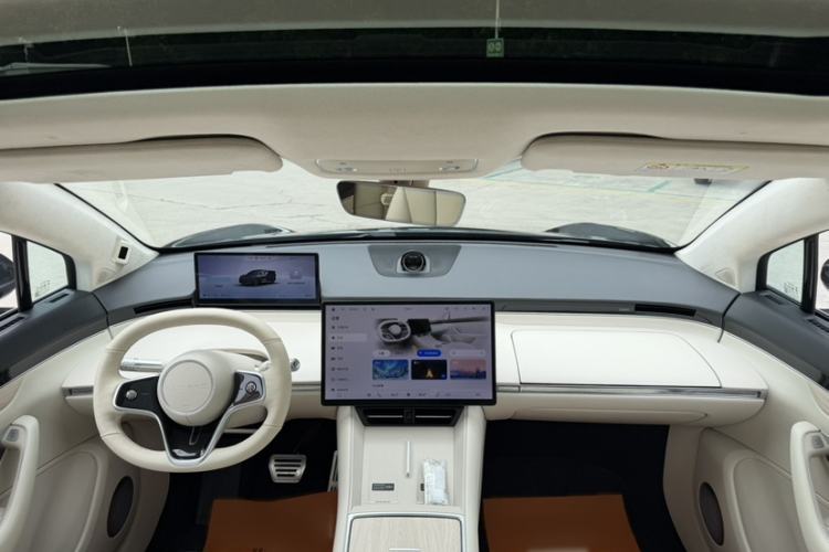 Used Hima Luxeed R7 2024 All-Electric 802 km Max Interior 3