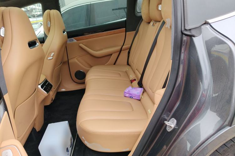 Used Hima Luxeed R7 2024 All-Electric 667 km Max Interior 4