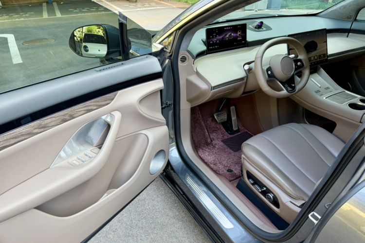 Used Hima Luxeed R7 2024 All-Electric 802 km Max Interior 6
