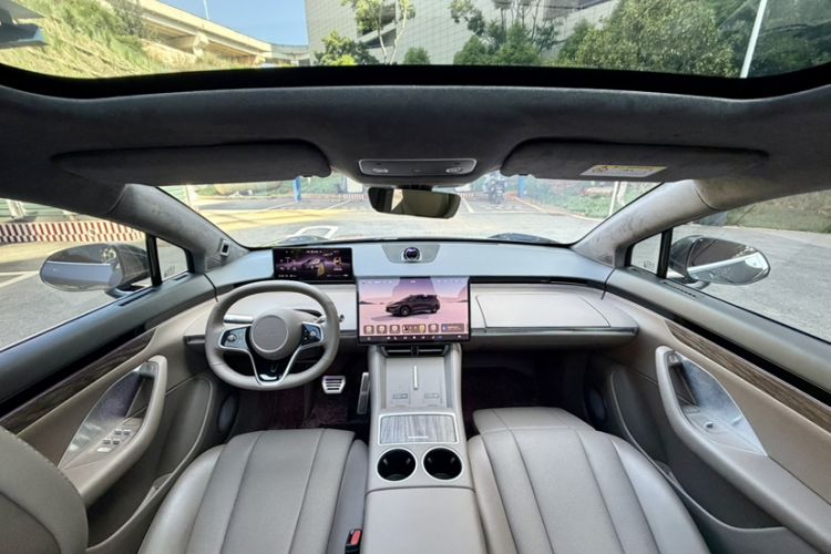 Used Hima Luxeed R7 2024 All-Electric 802 km Max Interior 7