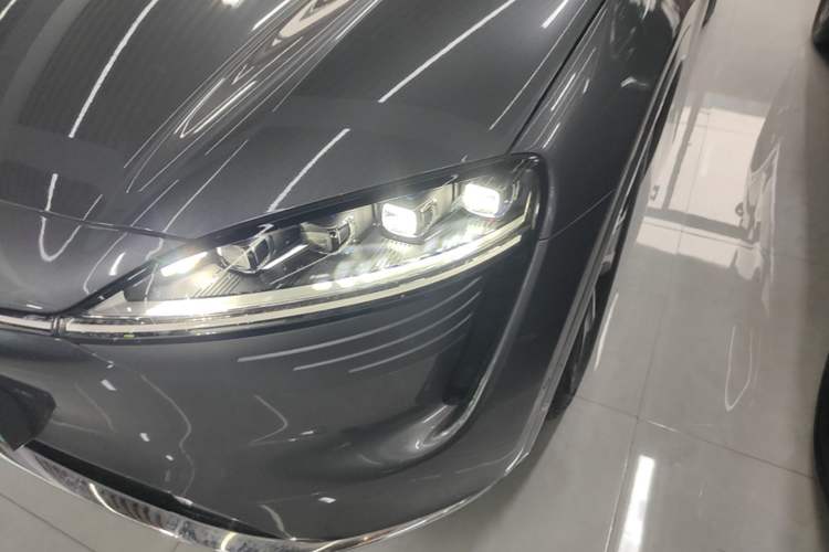 Used Hima Luxeed R7 2024 All-Electric 802 km Max Left Front Headlight