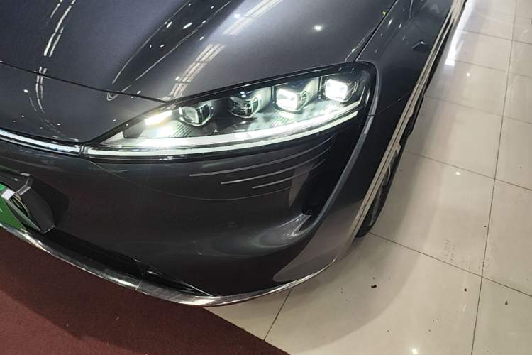 Used Hima Luxeed R7 2024 All-Electric 736 km Ultra Left Front Headlight