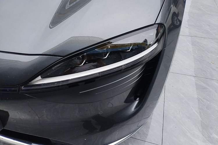 Used Hima Luxeed R7 2024 All-Electric 802 km Max Left Front Headlight