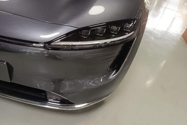 Used Hima Luxeed R7 2024 All-Electric 802 km Max Left Front Headlight