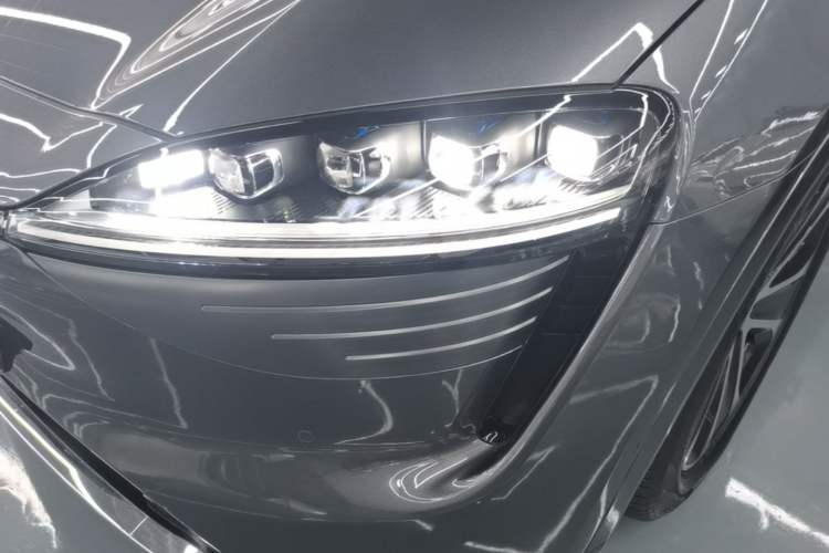 Used Hima Luxeed R7 2024 All-Electric 736 km Ultra Left Front Headlight