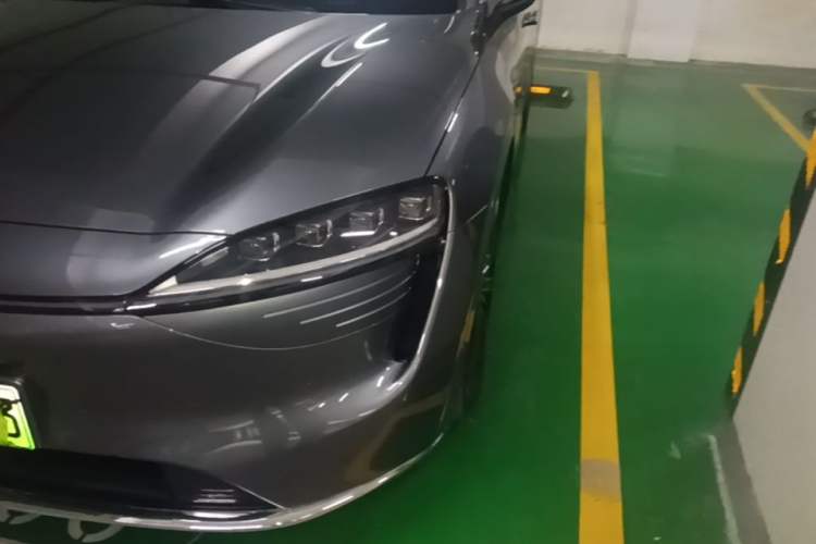 Used Hima Luxeed R7 2024 All-Electric 736 km Ultra Left Front Headlight