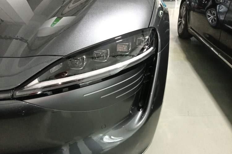 Used Hima Luxeed R7 2024 All-Electric 802 km Max Left Front Headlight