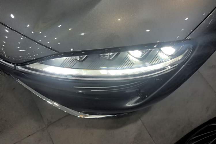 Used Hima Luxeed R7 2024 All-Electric 802 km Max Left Front Headlight