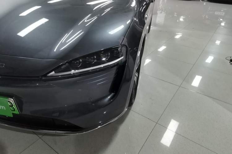 Used Hima Luxeed R7 2024 All-Electric 802 km Max Left Front Headlight