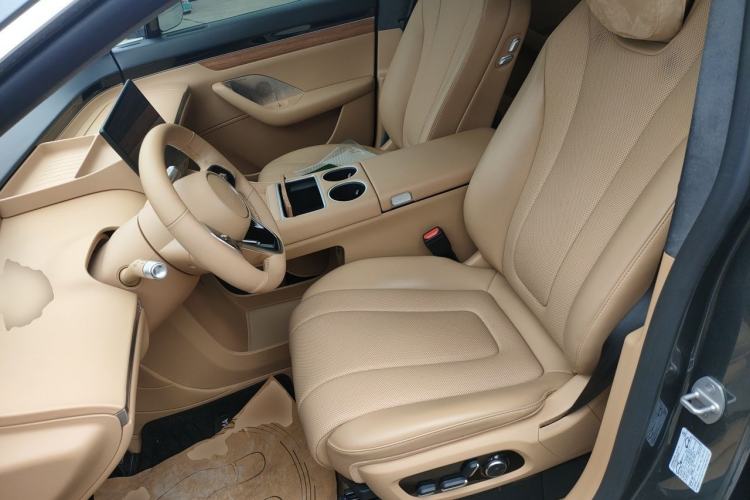 Used Hima Luxeed R7 2024 All-Electric 802 km Max Left Front Seat