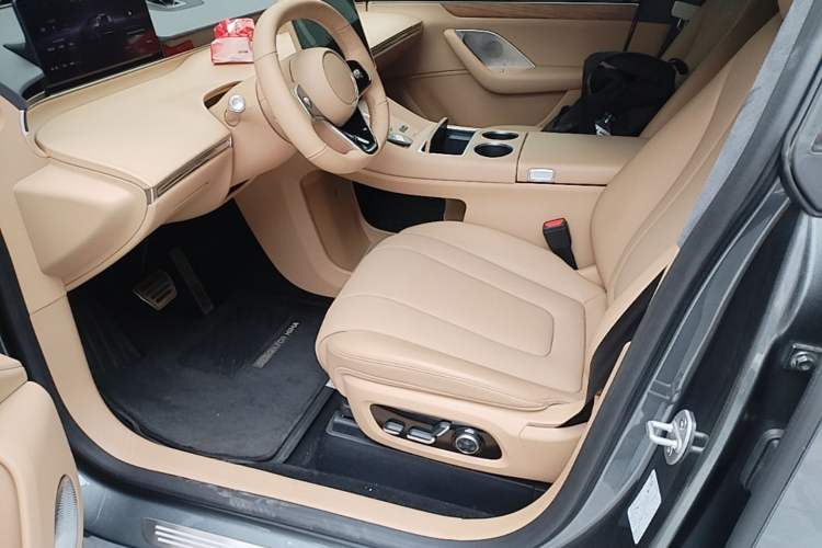 Used Hima Luxeed R7 2024 All-Electric 802 km Max Left Front Seat