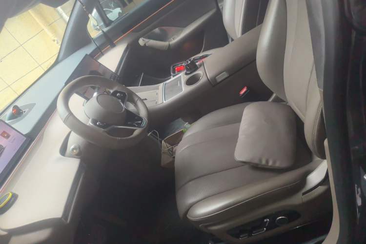 Used Hima Luxeed R7 2024 All-Electric 736 km Ultra Left Front Seat